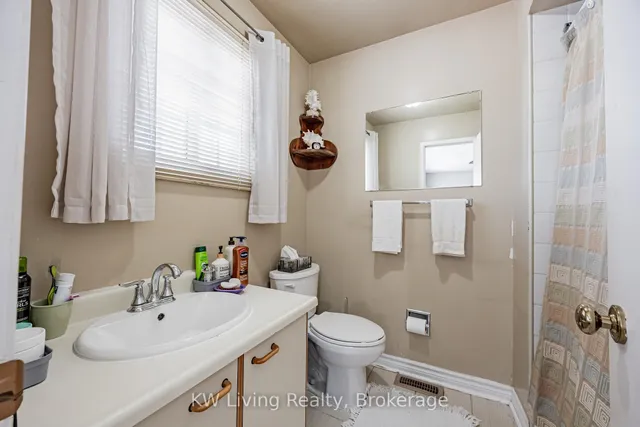 Additional image 19 of 35 Roxanne Cres