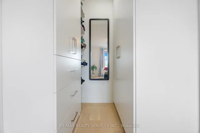 Additional image 30 of 900 Brassard Circ