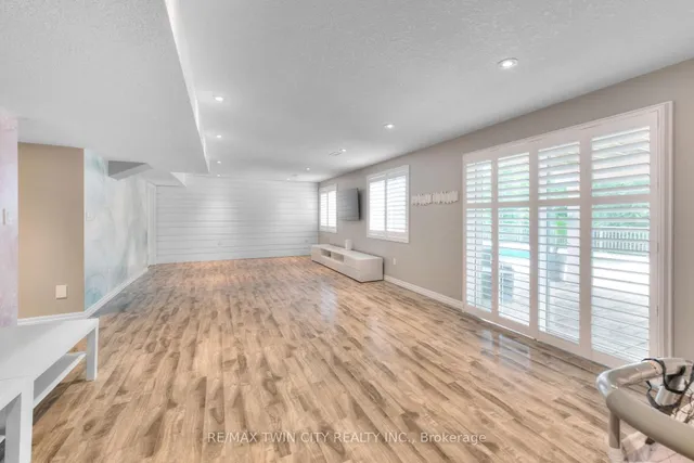 Additional image 32 of 228 Evens Pond Cres