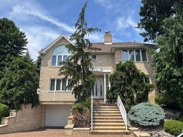 15747 11th Ave, Flushing, NY 11357