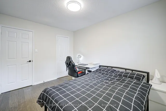 Additional image 30 of 2006 Glenada Cres Unit 27