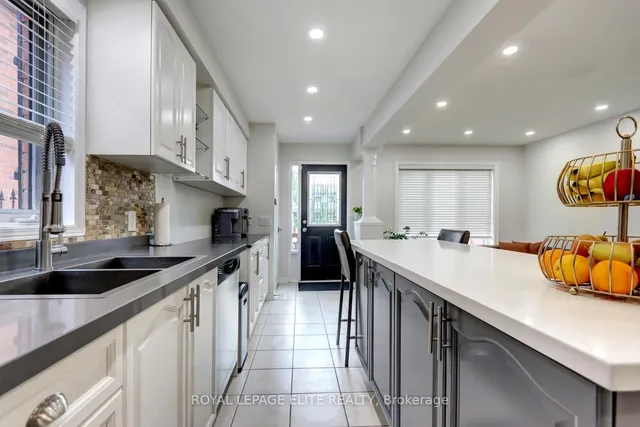 房产图片 16 - 2567 Capilano Cres