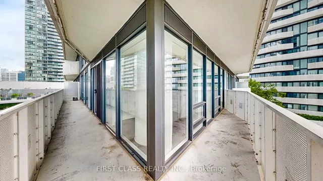 Additional image 29 of 100 Harbour St Unit 1210