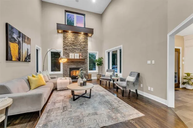 Additional image 11 of 11135 Menzies Crt