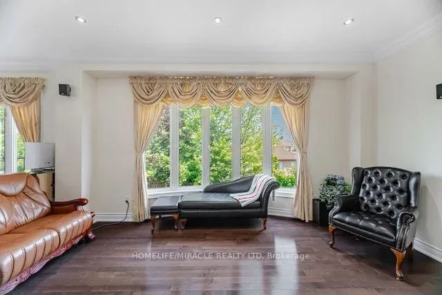 Additional image 18 of 2373 Rideau Dr