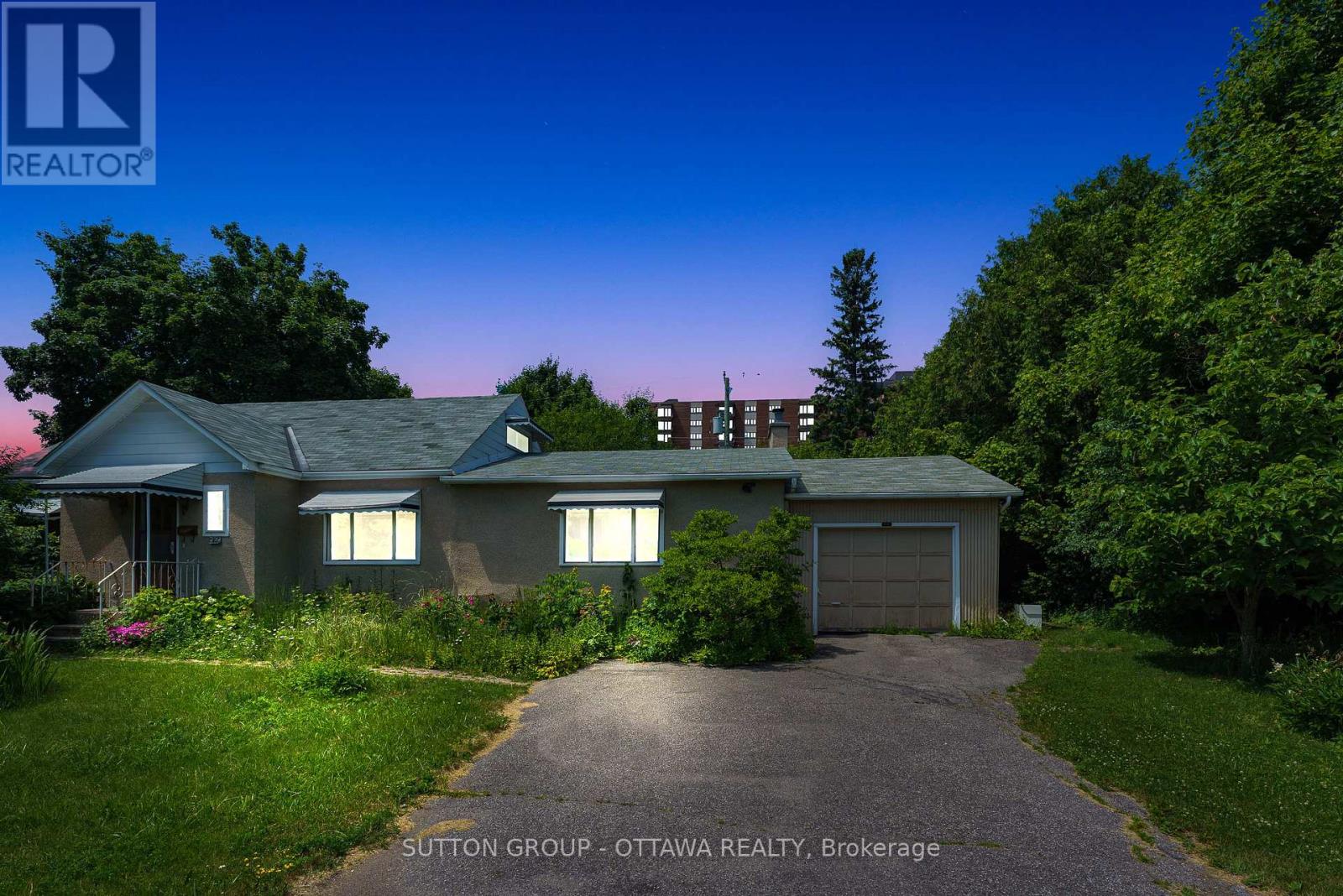 15 GRANTON AVENUE|Ottawa, Ontario K2G1W5