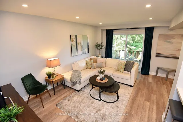 Additional image 11 of 459 Woodview Rd Unit 4