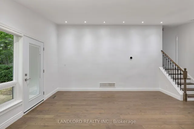 Additional image 27 of 34 Lyncroft Dr