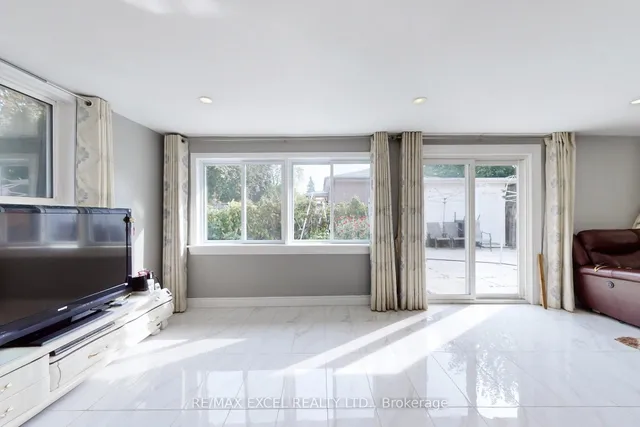 Additional image 22 of 43 Sonmore Dr