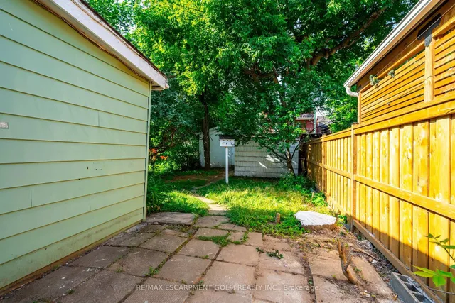 Additional image 26 of 40 Aikman Ave