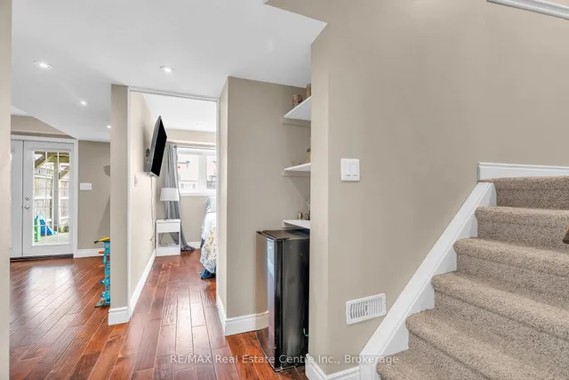 Additional image 33 of 939 Zeller Cres