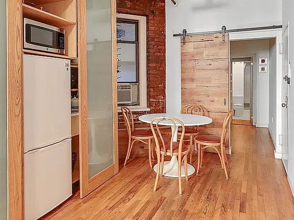 252 E 7th St #1B, New York, NY 10009
