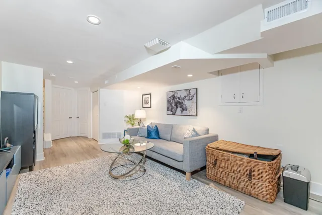 Additional image 27 of 561 Oakwood Ave