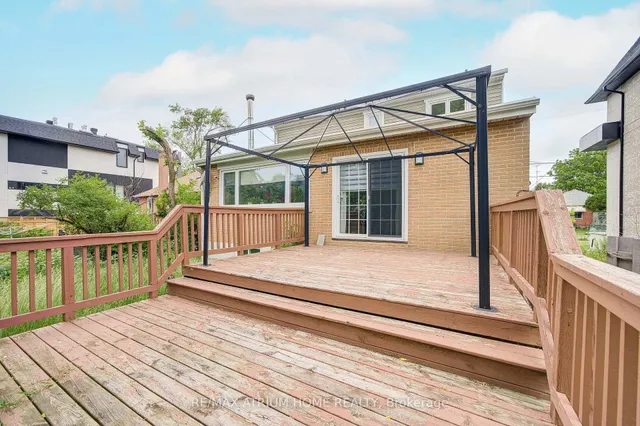 Primary image of 293 Poyntz Ave