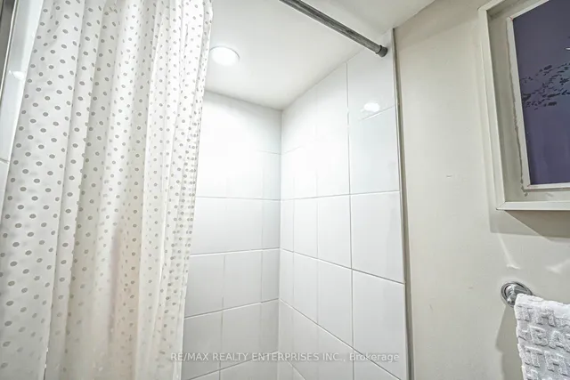 Additional image 41 of 914 Dovercourt Rd