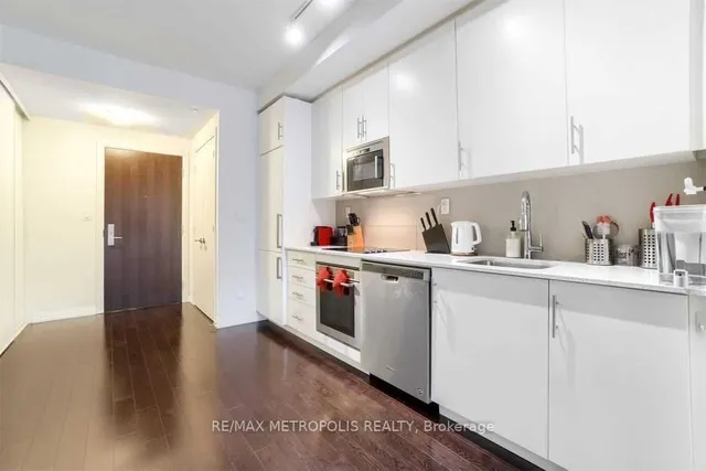 Additional image 6 of 460 Adelaide St Unit 520