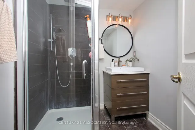 房产图片 13 - 1441 Walker's Line 单元 201