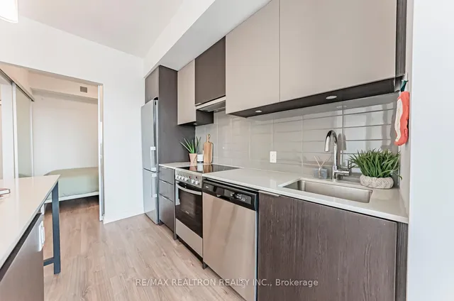 Additional image 16 of 203 College St Unit 2105