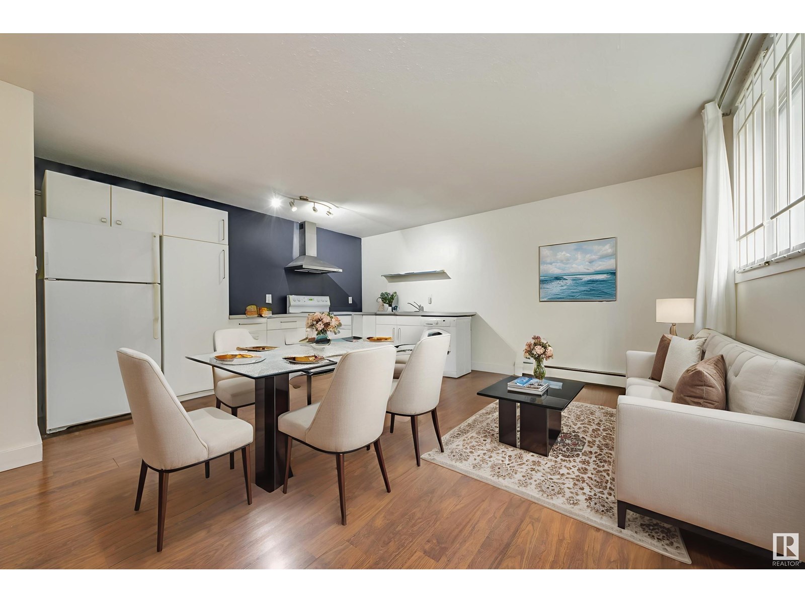 #5 10015 83 AV NW|Edmonton, Alberta T6E2C3