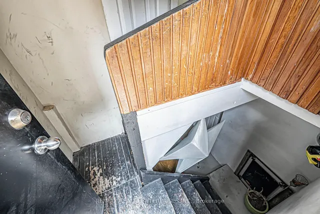 Additional image 29 of 914 Dovercourt Rd