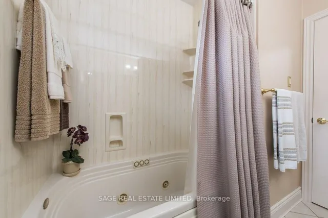 Additional image 24 of 529 Kenmarr Cres