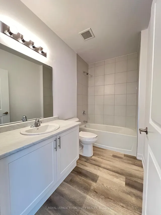 Additional image 10 of 470 Dundas St Unit 117