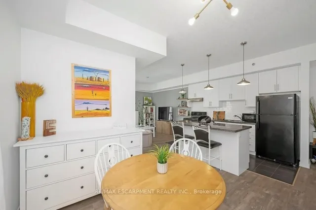 Additional image 18 of 90 Charlton Ave Unit 302