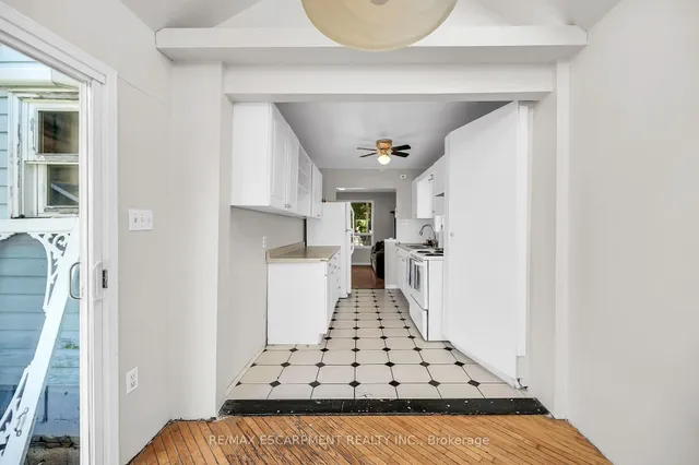 Additional image 17 of 155 Selkirk Ave