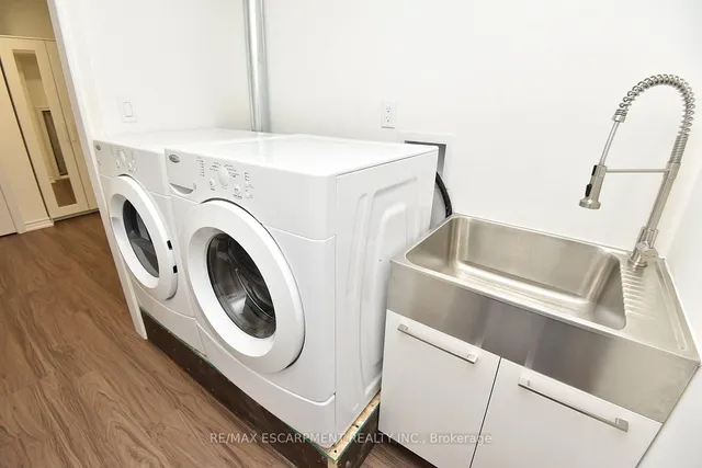 Additional image 39 of 8 Valiant Circ