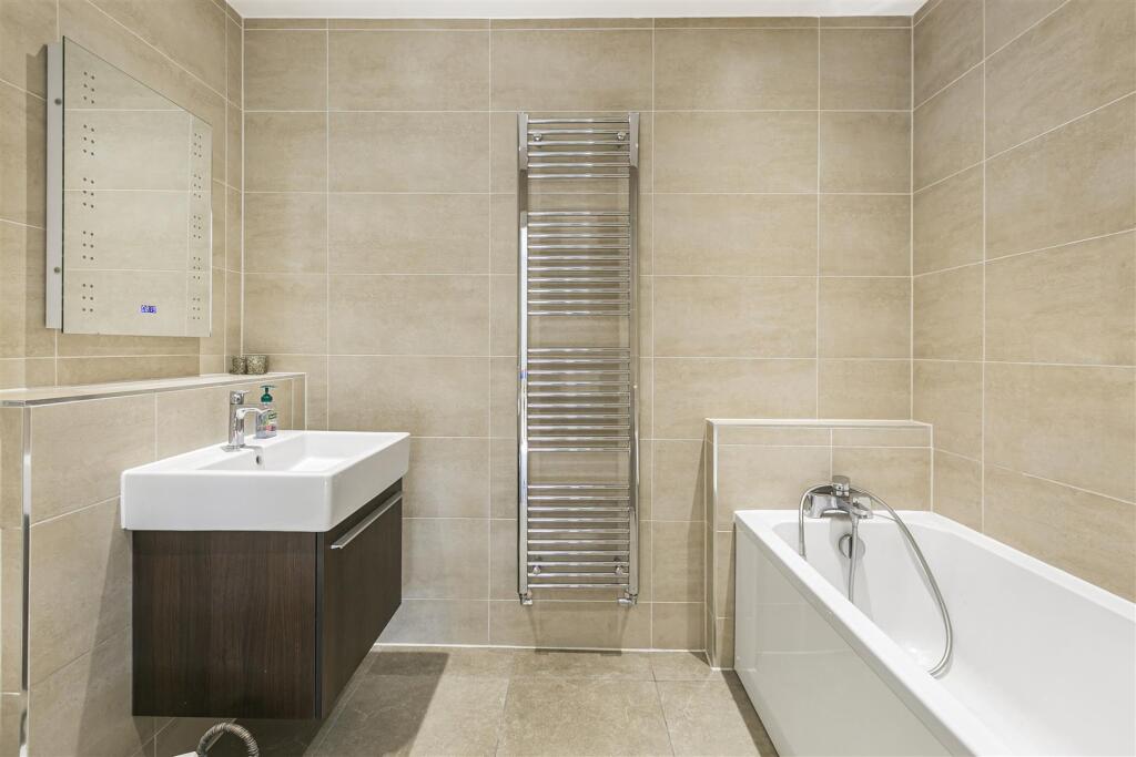 Additional image 14 of Green Close, Brookmans Park, AL9