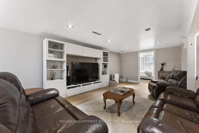 Additional image 23 of 172 ANNABELLE St