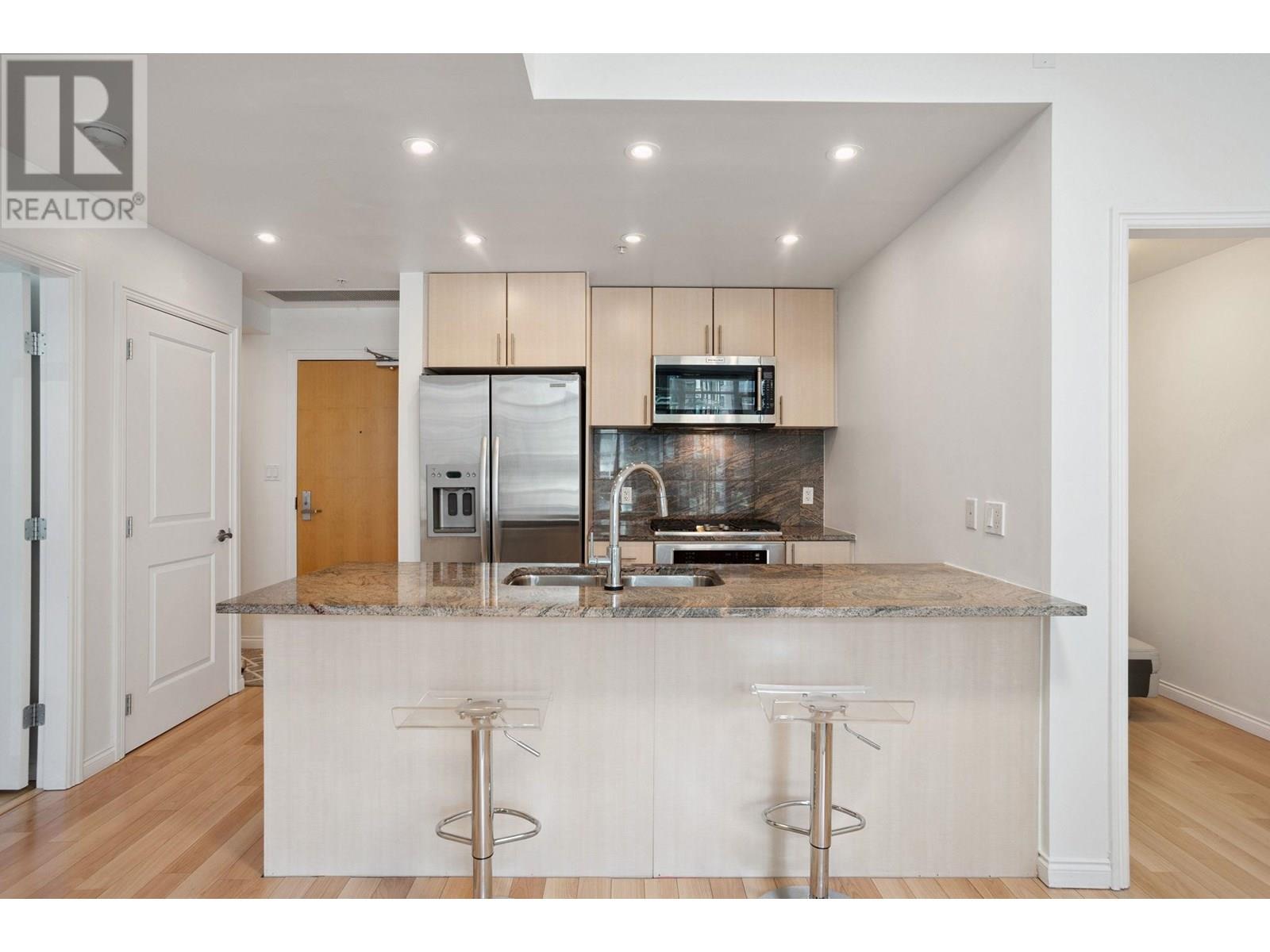 807 1211 MELVILLE STREET|Vancouver, British Columbia V6E0A7