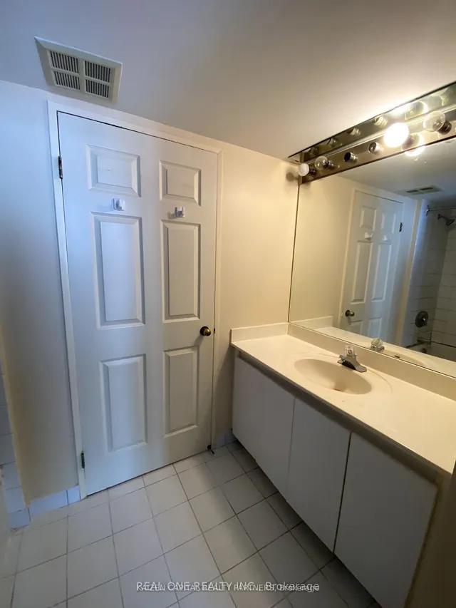 Additional image 32 of 24 Wellesley St Unit 407