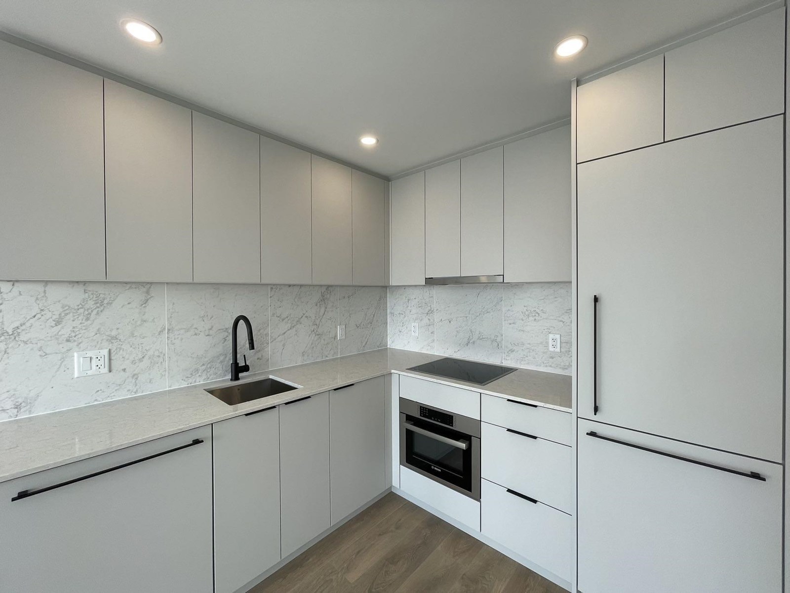 1806 13685 102 AVENUE|Surrey, British Columbia V3T1N7