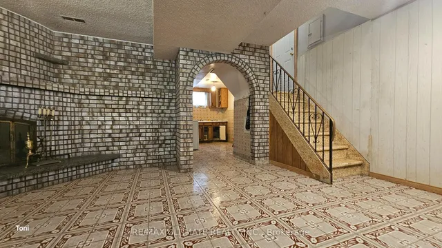 Additional image 20 of 300 Earlscourt Ave