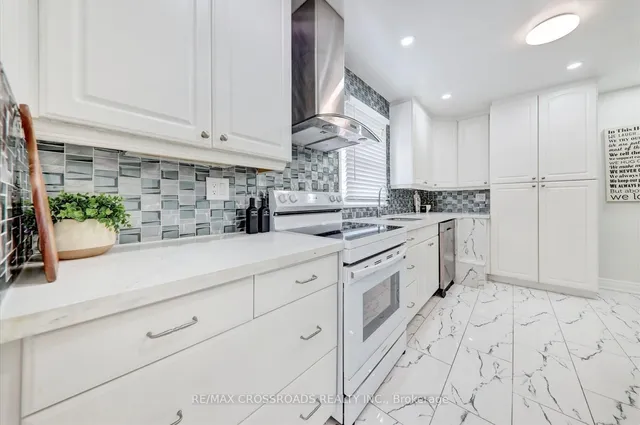 Additional image 13 of 31 Benlight Cres