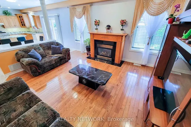 Additional image 24 of 26 Colin Cres