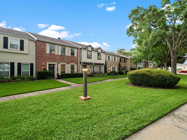 1344 Country Place Dr, Houston, TX 77079