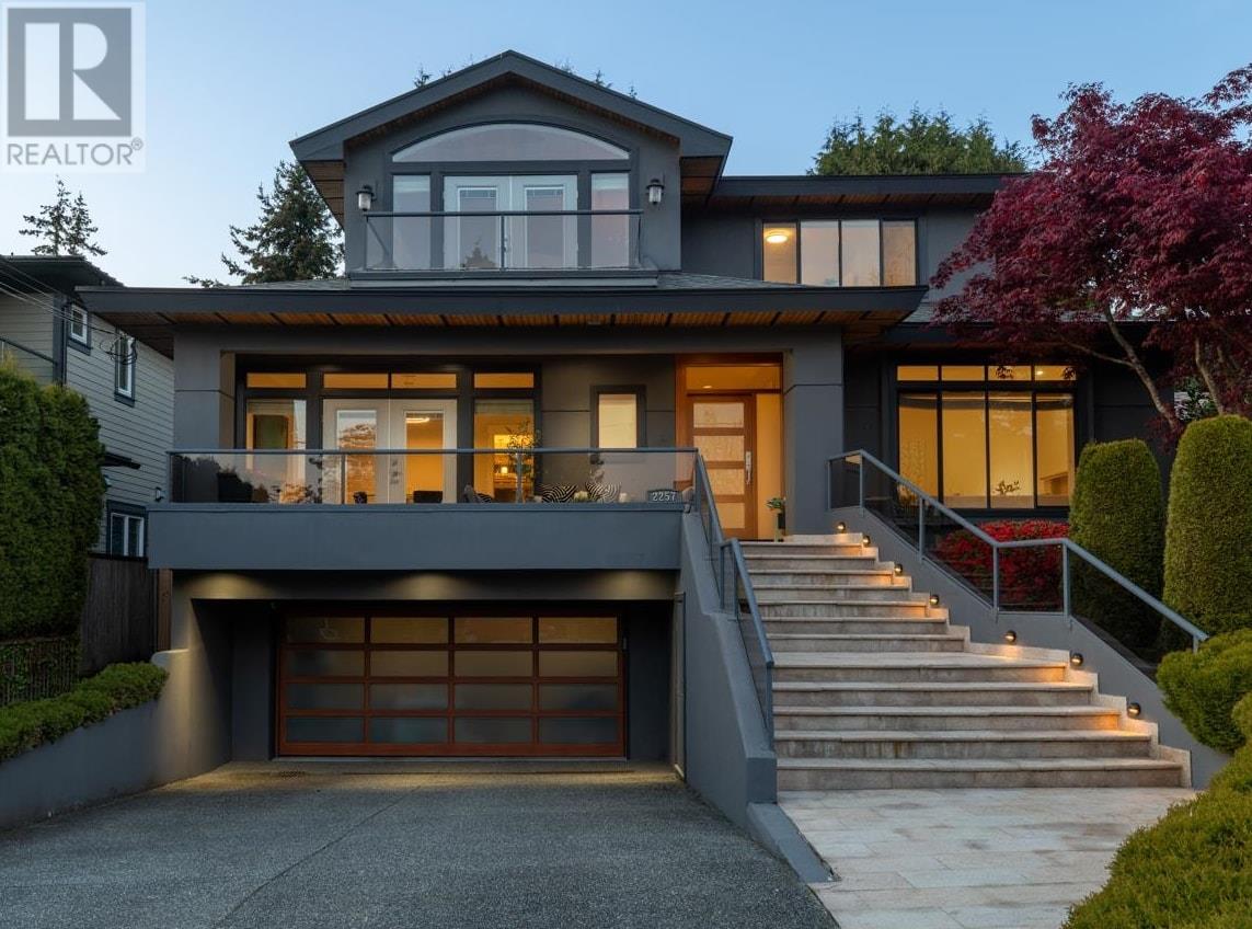 2257 FULTON AVENUE|West Vancouver, British Columbia V7V1T7