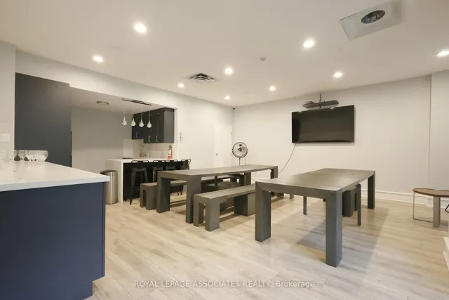 Additional image 18 of 21 Overlea Blvd Unit 208