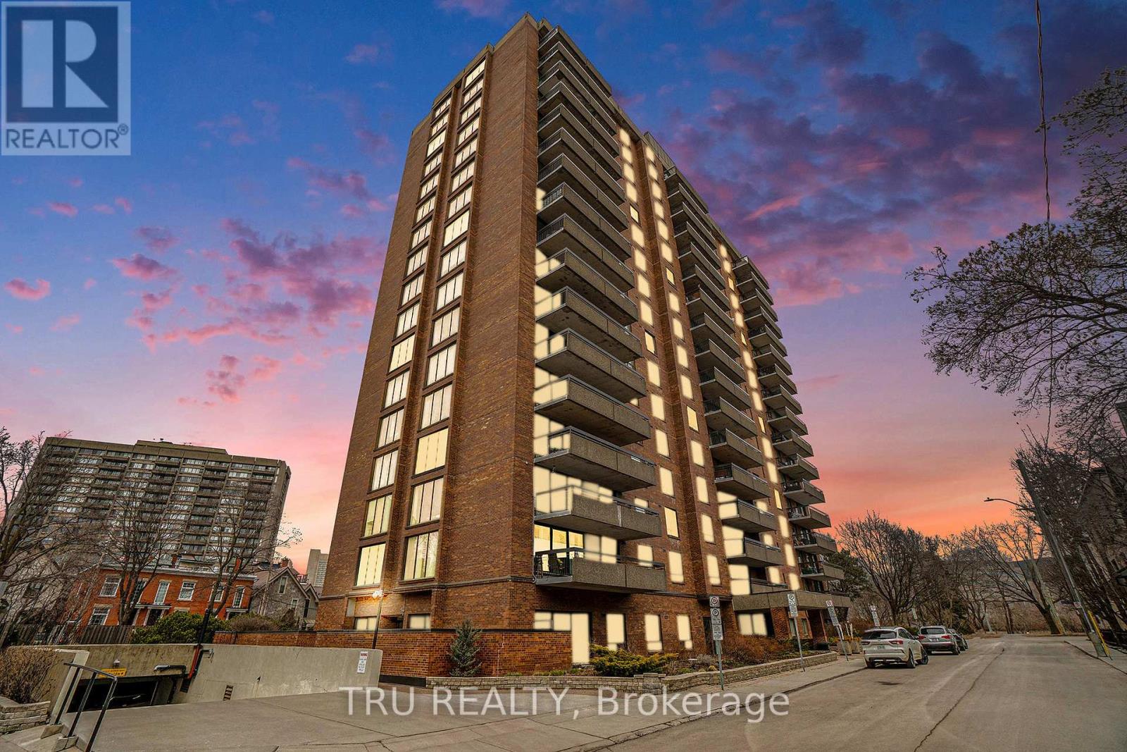 905 - 20 THE DRIVEWAY DRIVE|Ottawa, Ontario K2P1C8