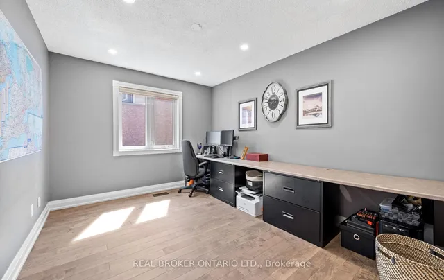 Additional image 26 of 4231 Highgate Cres