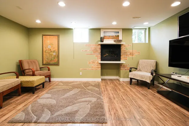 Additional image 27 of 160 Paris St