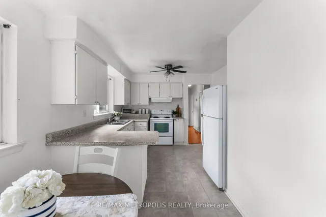 Additional image 16 of 154 Fitzgibbon Ave