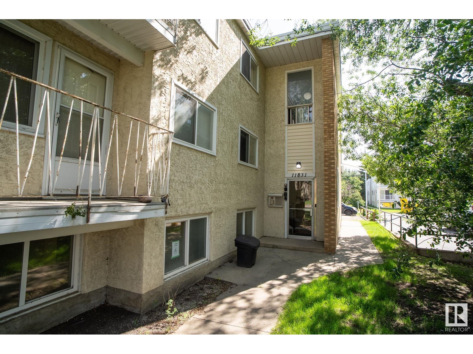 #101 11831 106 ST NW|Edmonton, Alberta T5G2R2