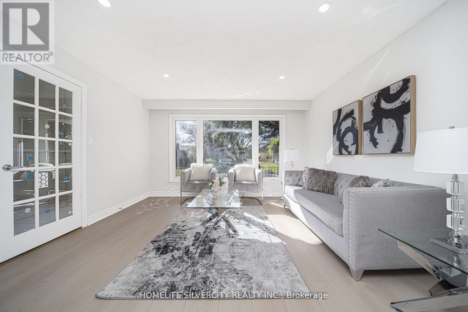 71 MASSEY STREET|Brampton (Central Park), Ontario L6S3A3