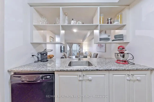 Additional image 39 of 125 Village Green Sq Unit 911