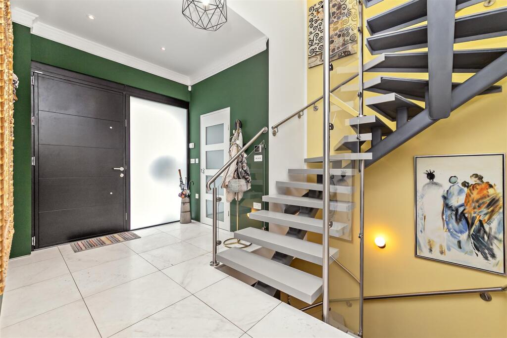 Additional image 7 of West Riding, Bricket Wood, St. Albans