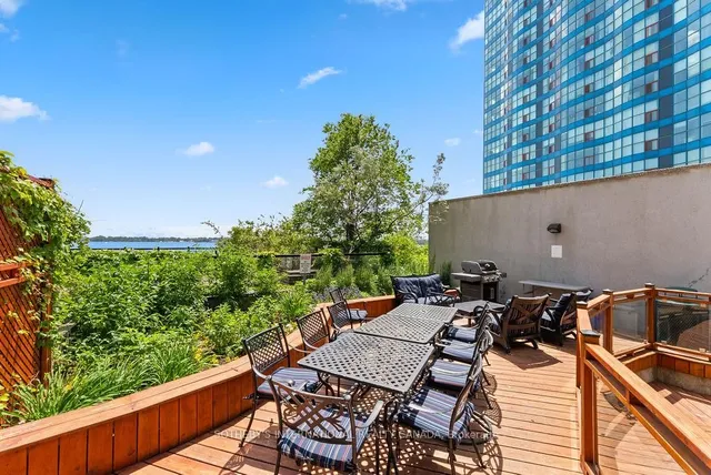 Additional image 44 of 77 Harbour Sq Unit 3208