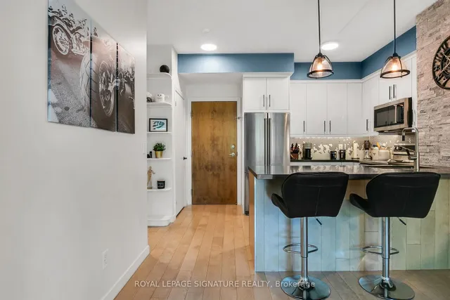 Additional image 4 of 16 Yonge St Unit 306